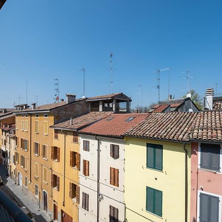 Oltretorrente Ampio Appartamento Con Balconi Parma Exterior foto