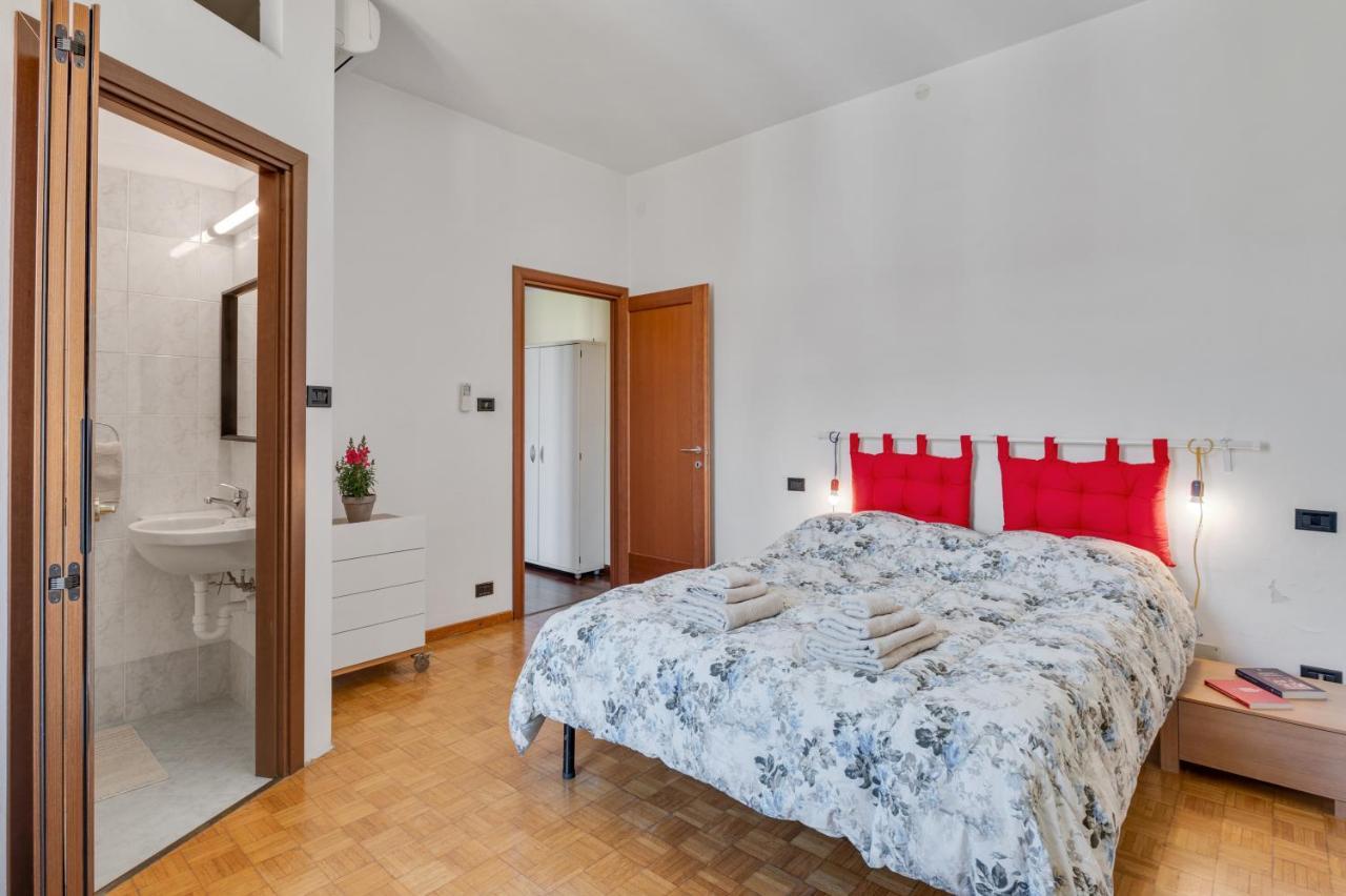 Oltretorrente Ampio Appartamento Con Balconi Parma Exterior foto