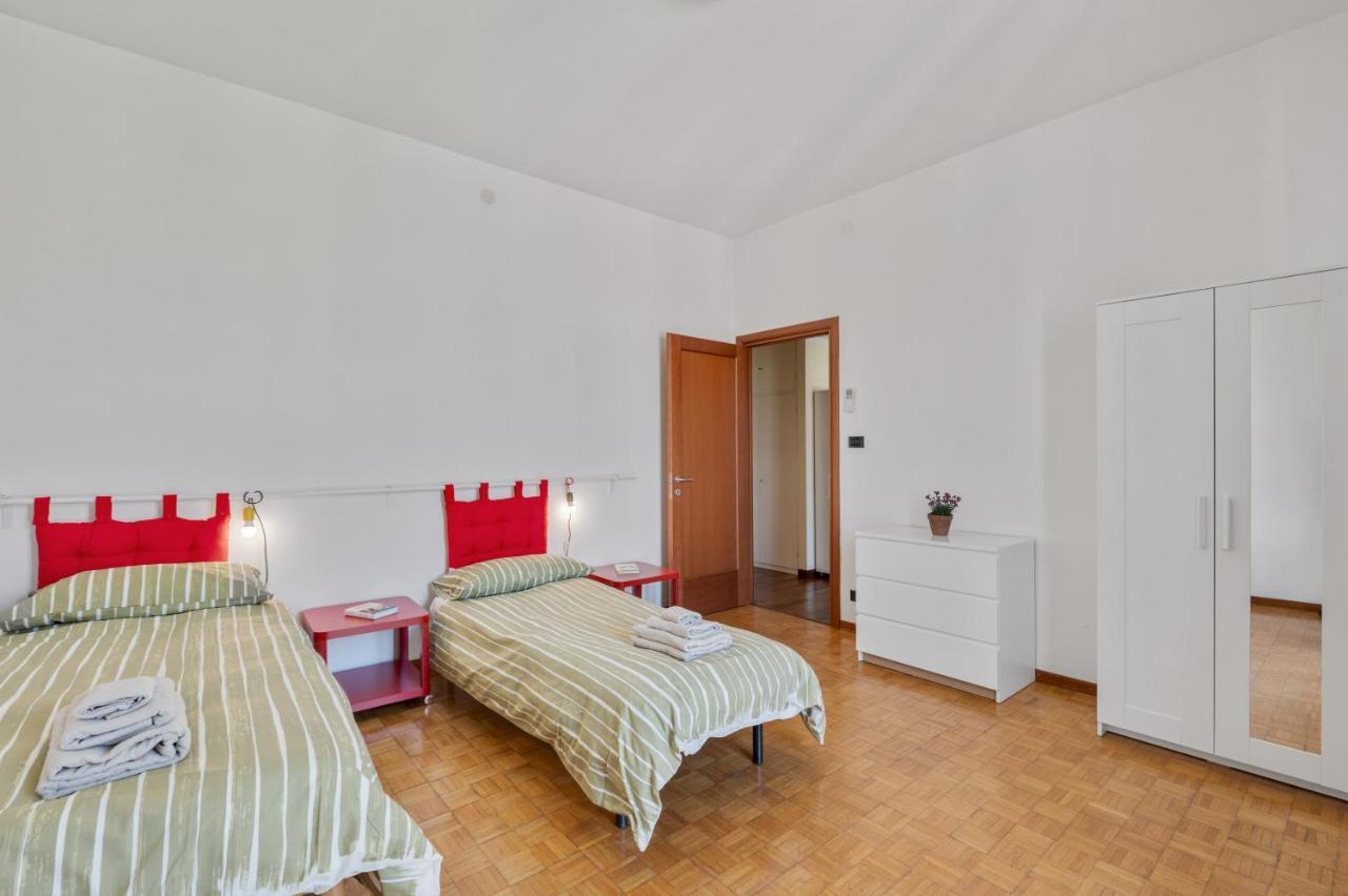 Oltretorrente Ampio Appartamento Con Balconi Parma Exterior foto