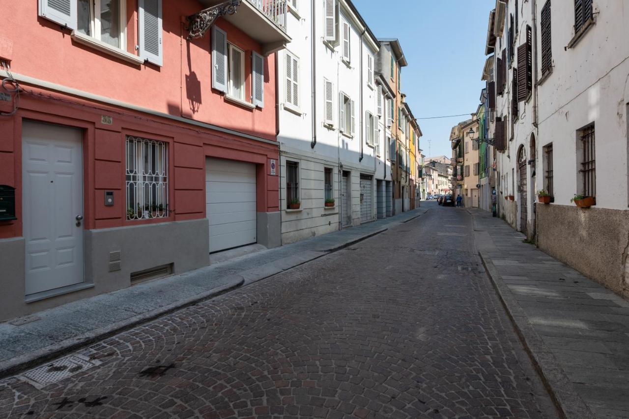 Oltretorrente Ampio Appartamento Con Balconi Parma Exterior foto