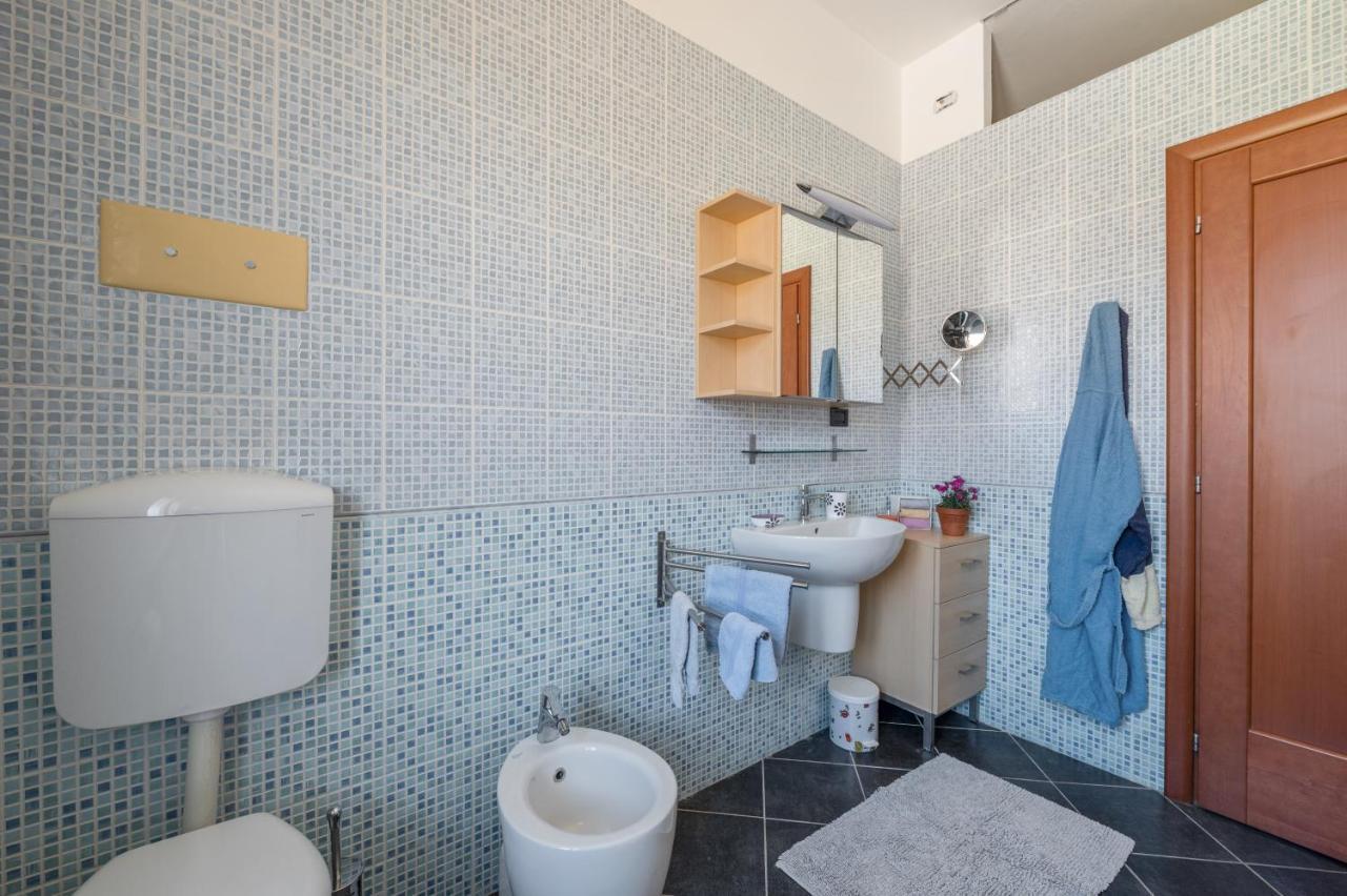 Oltretorrente Ampio Appartamento Con Balconi Parma Exterior foto